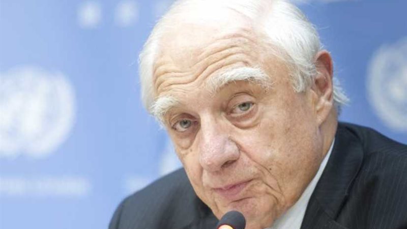 وفاة مؤسس منظمة التجارة