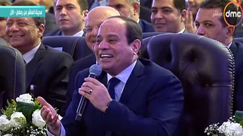 السيسي يداعب وزير