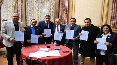ارتفاع عدد النواب الموقعين على استمارة تزكية السيسي إلى 484 نائباً