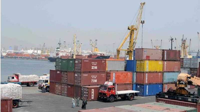 إحالة مسؤولين بجمارك