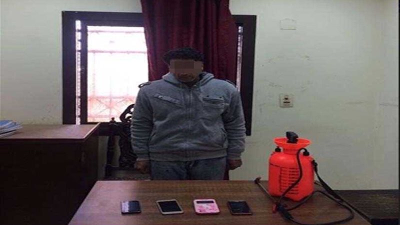 ينتحل صفة مندوب شركة