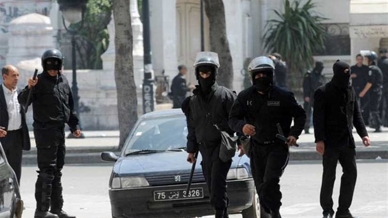 رويترز: إلقاء قنابل