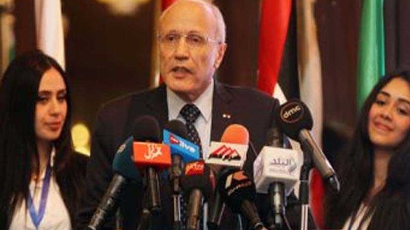 العصار يفتتح 3 معارض