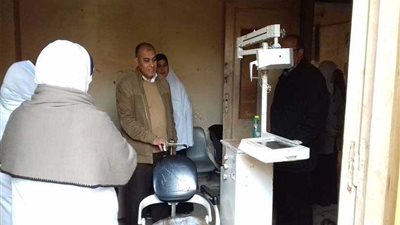 إحالة 25 طبيبا وإداريا في 