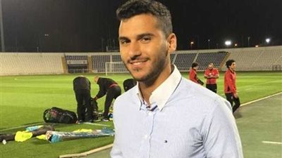 نجل البدري يحضر مران الأهلي فى الإمارات (صور)