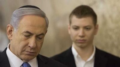 نتنياهو الابن يدخل عالم الشهرة من بوابة الفساد التي تلاحق والده 