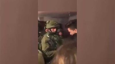 الاحتلال يعتقل الطفل الفلسطيني محمد التميمي من منزله ..( فيديو)