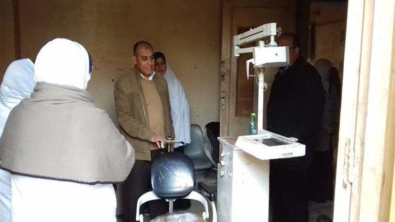 إحالة 25 طبيبا وإداريا