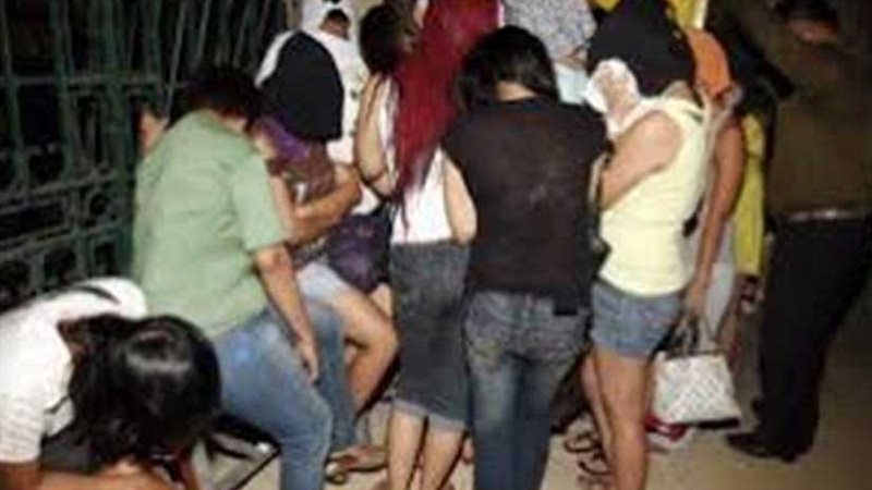 ضبط شبكة دعارة يقودها