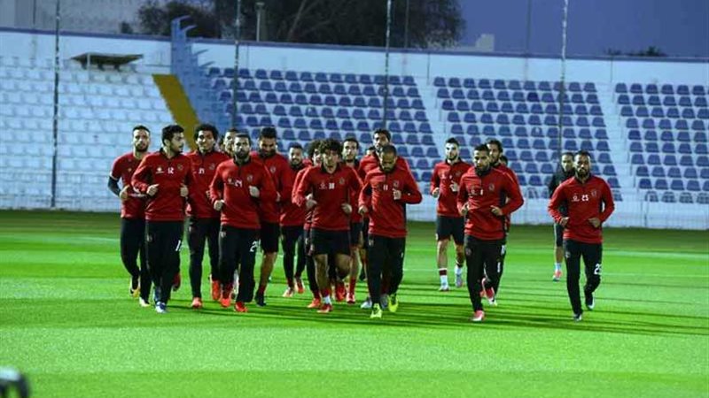 لاعبو الأهلي يخوضون