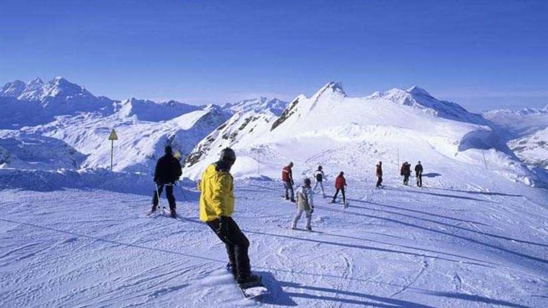 بدء الإجلاء الجوي