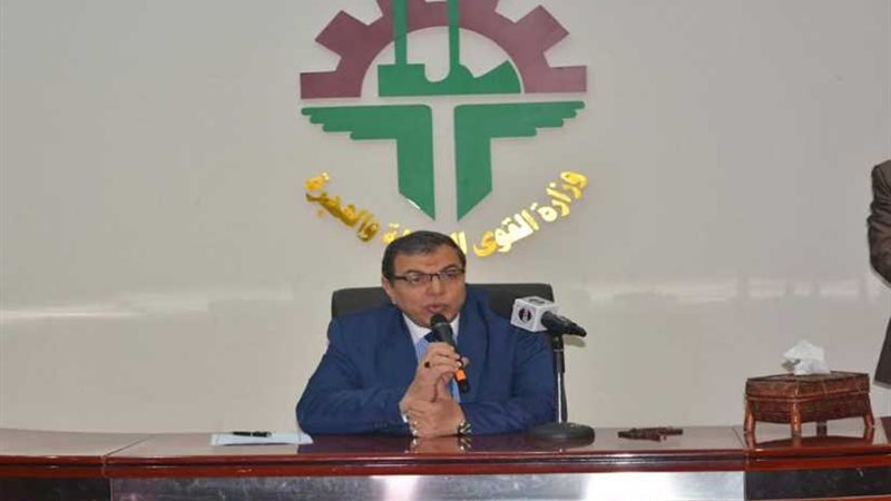 سعفان يسلم 61 عقد