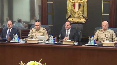 اجتماع الرئيس السيسي مع وزيرى الدفاع والداخلية ورئيس المخابرات العامة..(فيديو)