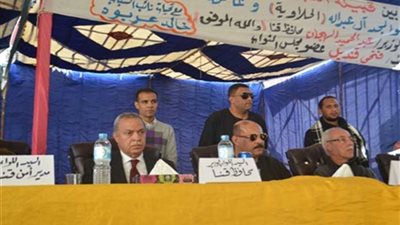 محافظ قنا يشهد جلسة الصلح بين قبيلة النجمية والبلابيش (صور)