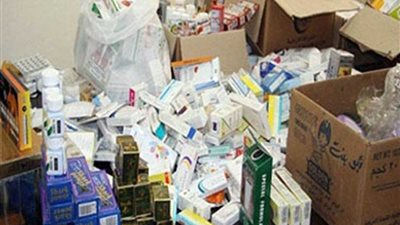 جمارك مطار برج العرب تحبط محاولتي تهريب أدوية بـ 917 ألف جنيه