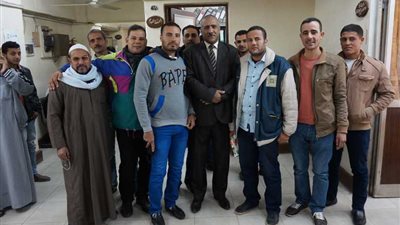 تسليم 98 عاملا بالشرقية عقود عملهم بالأردن (صور)