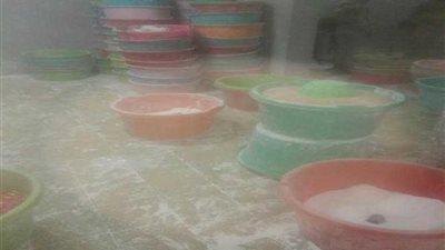 ضبط 3.5 طن مواد غذائية مجهولة المصدر بمصنع 