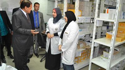 صقر يفاجئ مستشفى كفر الزيات العام ويحيل 91 طبيبًا للتحقيق 