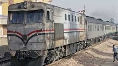 السكة الحديد: إصابة سائق قطار نتيجة قيام مجهولين بإلقاء حجارة عليه
