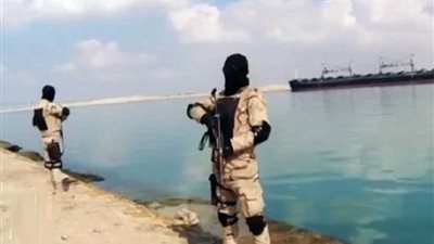 القوات المسلحة تعزز إجراءاتها لتأمين المجرى الملاحي للقناة