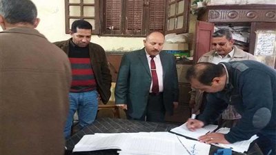 بالصور.. إحالة 16 طبيبا وموظفا في 