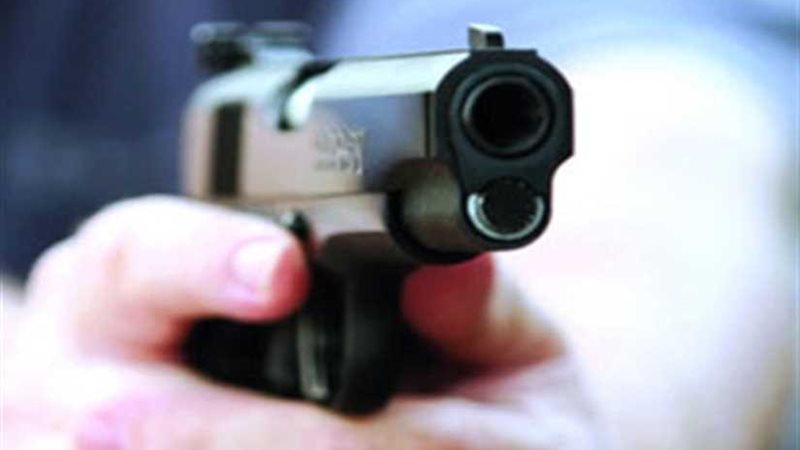 طالب يتعدى على صاحب