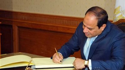 الرئيس السيسي يوقع قانون نظام التأمين الصحي الشامل