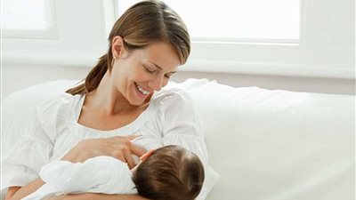 دراسة: الرضاعة الطبيعية مفيدة للأم