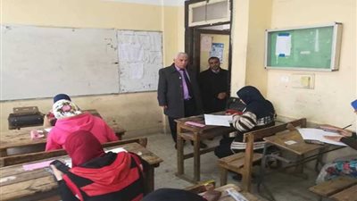 مدير تعليم البحيرة يتابع امتحانات الإعدادية بالرحمانية (صور)