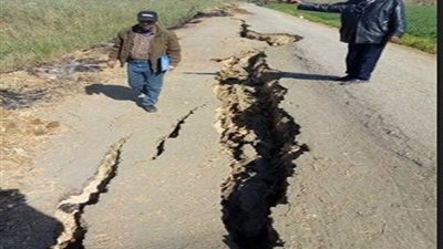 انهيار طريق 