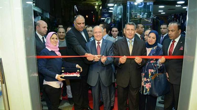 العصار يفتتح معرض