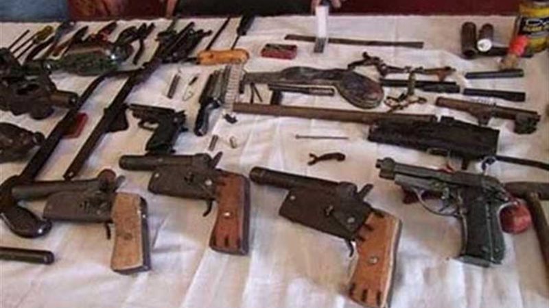 ضبط 10 أشخاص بحوزتهم