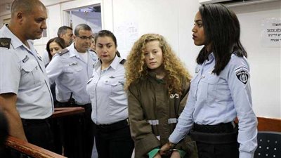 سلطات الاحتلال تمدد اعتقال الفتاة الفلسطينية عهد التميمي لآخر الشهر