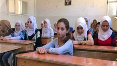 قنا : إصلاح 889 أثاث مدرسي ضمن مبادرة 