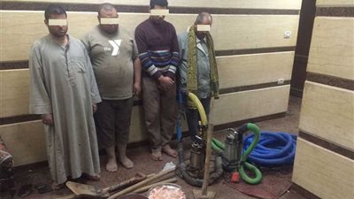 ضبط 4 أشخاص ينقبون عن الآثار أسفل منزل مهجور بزفتى