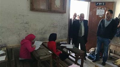 مدير تعليم البحيرة يتابع اليوم الأخير لامتحان الصف الثالث الإعدادي بكفر الدوار