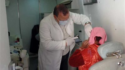 الكشف على 1768 حالة بقافلة علاجية بمركز أبوقرقاص