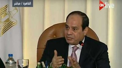 السيسي لمذيعة مؤتمر حكاية وطن: 