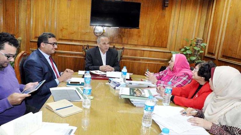 محافظ القليوبية يبحث