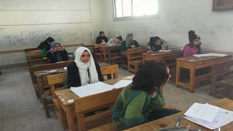 شكاوى من تأخر الملاحظين