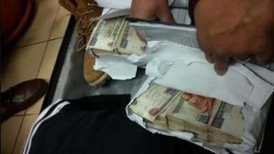 الجمارك تحبط تهريب 370 ألف جنيه وسجائر أجنبية ومكونات طائرة تجسس