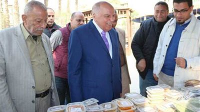 الزناتي يتفقد معرض الأسر المنتجة المقام بنادي المعلمين بالجزيرة