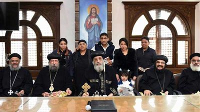البابا تواضروس يلتقى بأسر شهداء الكنيسة المرقسية بالإسكندرية
