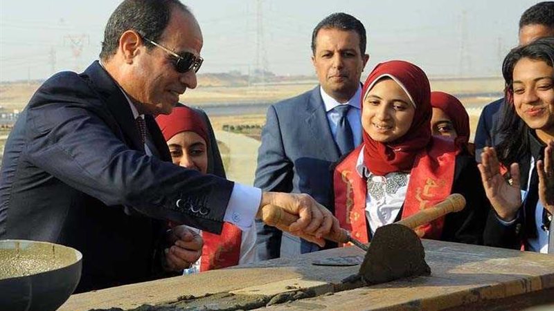 السيسي يشاهد فيلمًا