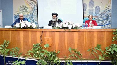 البابا يلبي دعوة كلية الصيدلة بالإسكندرية التي تخرج فيها عام 1975