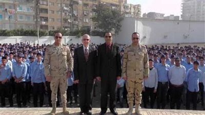 رئيس جامعة دمنهور يلتقي طلاب التربية العسكرية 