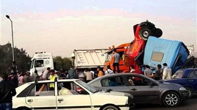 الصحة: وفاة 3 وإصابة 30 في تصادم سيارتين بالدائري الإقليمي