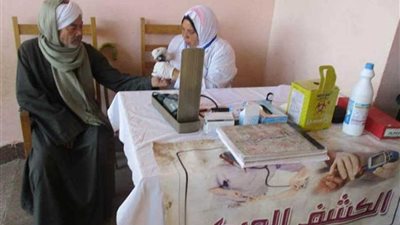 الكشف على 1412 في قافلة طبية بقرية جزيرة أبو صالح بناصر