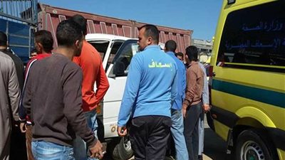 مصرع وإصابة 37 عاملًا في تصادم ميكروباص مع سيارة نقل بالطريق الإقليمي