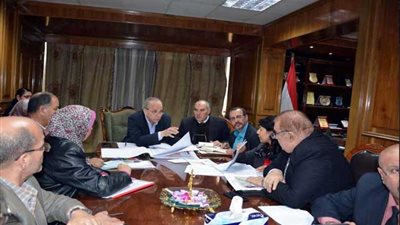 محافظ القليوبية يبحث إنشاء منطقة استثمارية صناعية جديدة بالخانكة